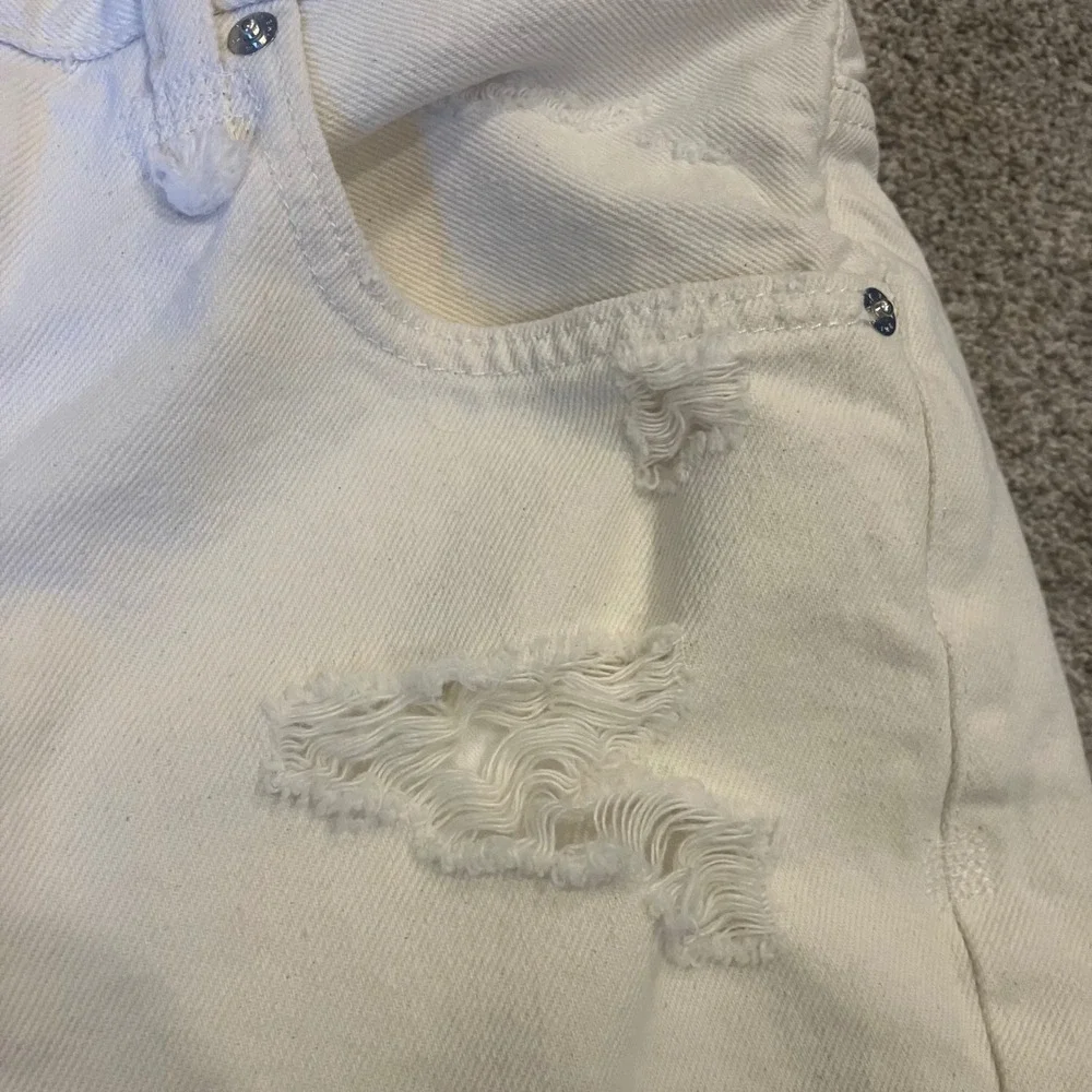 Free People Makai Cut Off White Distressed High Rise Denim Shorts Size 29 Beach